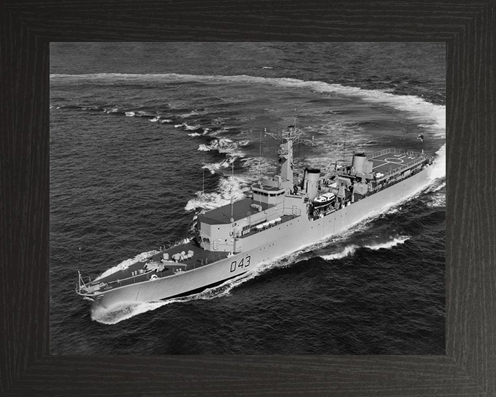HMS Matapan (D43) Photo Print - At Sea 1975 - Royal Navy Battle Class Destroyer Hampshire Prints 10 x 8 Black Frame No