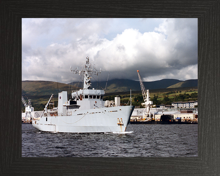 HMS Itchen (M2009) Photo Print - Leaving Faslane - Royal Navy River Class Minesweeper