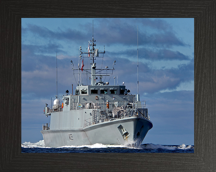 HMS Bangor (M109) Royal Navy Sandown Class Minehunter Low Starboard Bow View Photo Print Wall Art Decor Posters, Prints, & Visual Artwork Hampshire Prints 10 x 8 Black Frame No