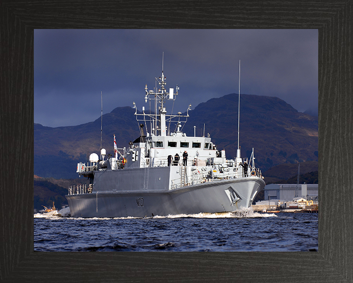 HMS Pembroke (M107) Photo Print - Scotland 2008 - Royal Navy Sandown Class Minehunter Hampshire Prints 10 x 8 Black Frame No