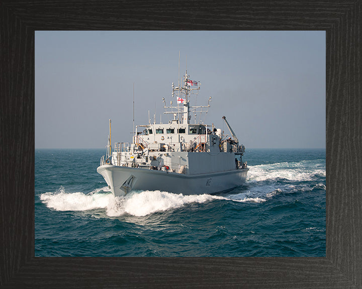 HMS Shoreham M112 | Photo Print | Framed Print | Sandown Class | Minehunter | Royal Navy Hampshire Prints