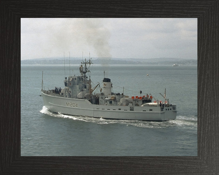 HMS Stubbington M1204 | Photo Print | Framed Print | Ton Class | Minesweeper | Royal Navy Hampshire Prints