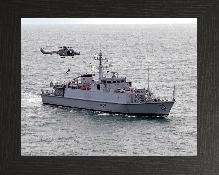 HMS Grimsby M108 | Photo Print | Framed Print | Sandown Class | Minehunter | Royal Navy Hampshire Prints