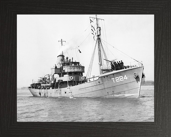 HMS Dunkery (T224) Royal Navy Hills Class Trawler At Sea 1942 Photo Print Wall Art Decor Posters, Prints, & Visual Artwork Hampshire Prints 10 x 8 Black Frame No