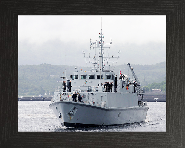 HMS Blyth (M111) Royal Navy Sandown Class Minehunter Deploys 2012 Photo Print Wall Art Decor Posters, Prints, & Visual Artwork Hampshire Prints 10 x 8 Black Frame No