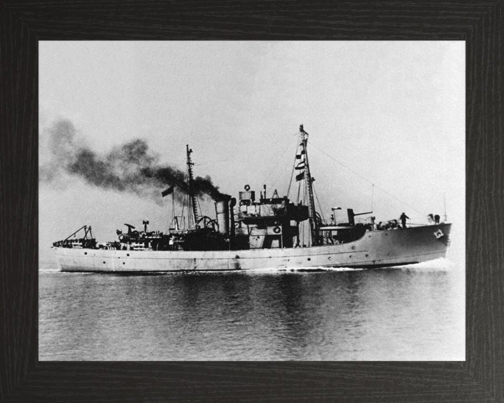 HMS Tango T146 | Photo Print | Framed Print | Dance Class | Trawler | Royal Navy Hampshire Prints