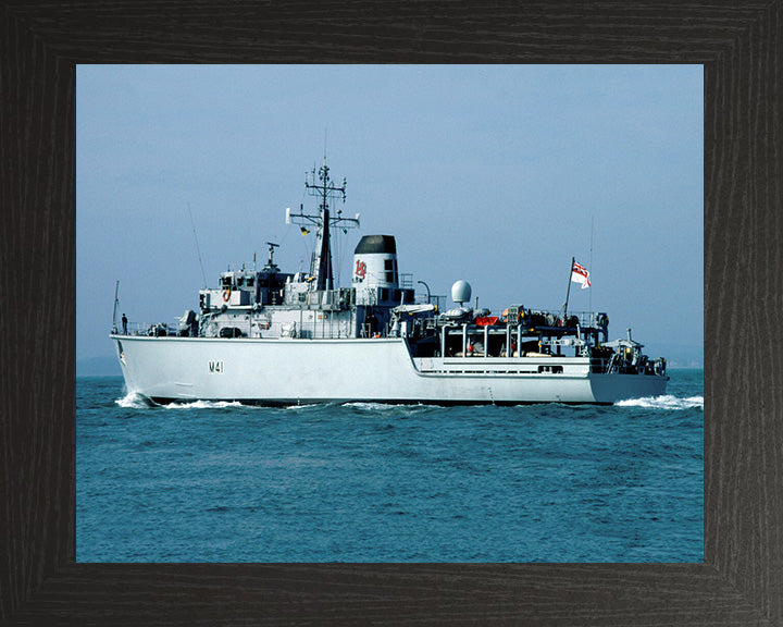 HMS Quorn (M41) Photo Print - Underway - Royal Navy Hunt Class Minehunter Hampshire Prints 10 x 8 Black Frame No
