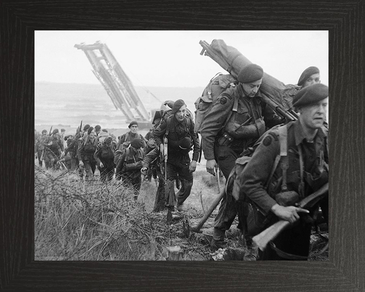 Royal Marines Commandos at Sword Beach on D-Day 1944 Photo Print Hampshire Prints 10 x 8 Black Frame No