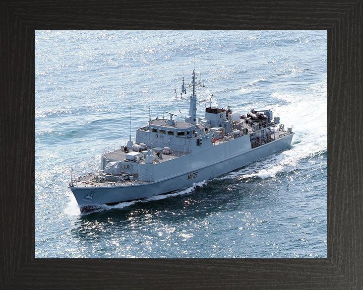 HMS Penzance M106 | Photo Print | Framed Print | Sandown Class | Minehunter | Royal Navy Hampshire Prints