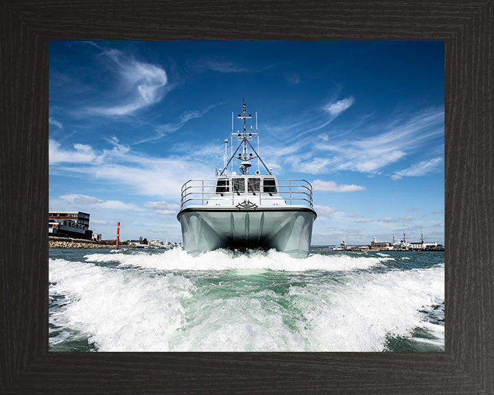 HMS Magpie H130 | Photo Print | Framed Print | Coastal Survey Vessel | Royal Navy Hampshire Prints