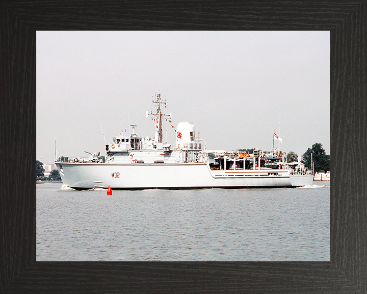 HMS Cottesmore (M32) Royal Navy Hunt Class Mine Warfare Vessel Washington Photo Print Wall Art Decor Posters, Prints, & Visual Artwork Hampshire Prints 10 x 8 Black Frame No