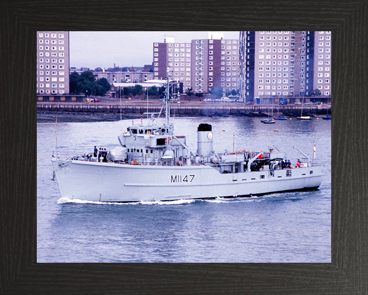 HMS Hubberston M1147 Royal Navy Ton Class Minesweeper Photo Print or Framed Print - Hampshire Prints