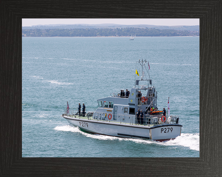 HMS Blazer (P279) Royal Navy Archer Class P2000 Patrol Vessel At Sea 2022 Photo Print Wall Art Decor Posters, Prints, & Visual Artwork Hampshire Prints 10 x 8 Black Frame No