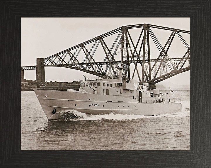 HMS Kingfisher P260 Royal Navy Bird class patrol vessel Photo Print or Framed Photo Print - Hampshire Prints