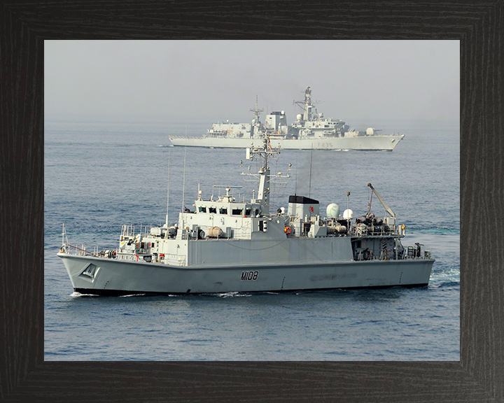 HMS Grimsby M108 | Photo Print | Framed Print | Sandown Class | Minehunter | Royal Navy Hampshire Prints