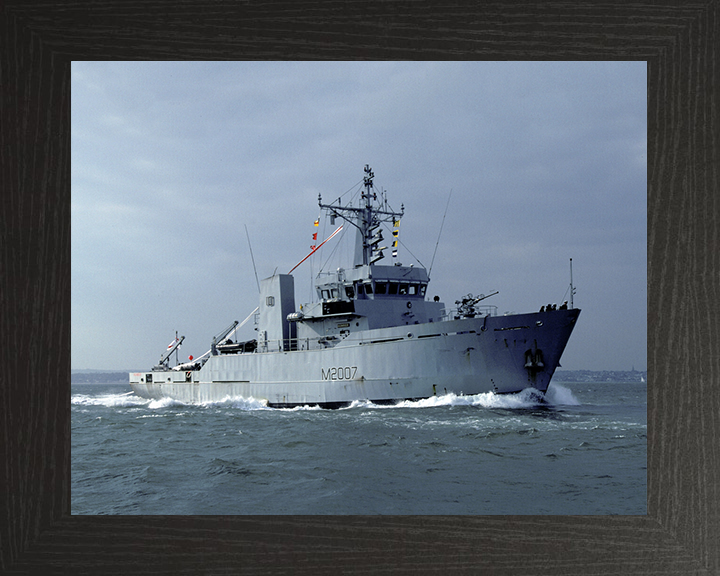 HMS Humber M2007 | Photo Print | Framed Print | River Class | Minesweeper | Royal Navy Hampshire Prints