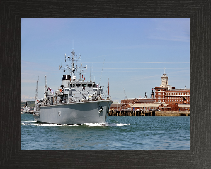 HMS Chiddingfold (M37) Royal Navy Hunt Class Minehunter Portsmouth Harbour Photo Print Wall Art Decor Posters, Prints, & Visual Artwork Hampshire Prints 10 x 8 Black Frame No