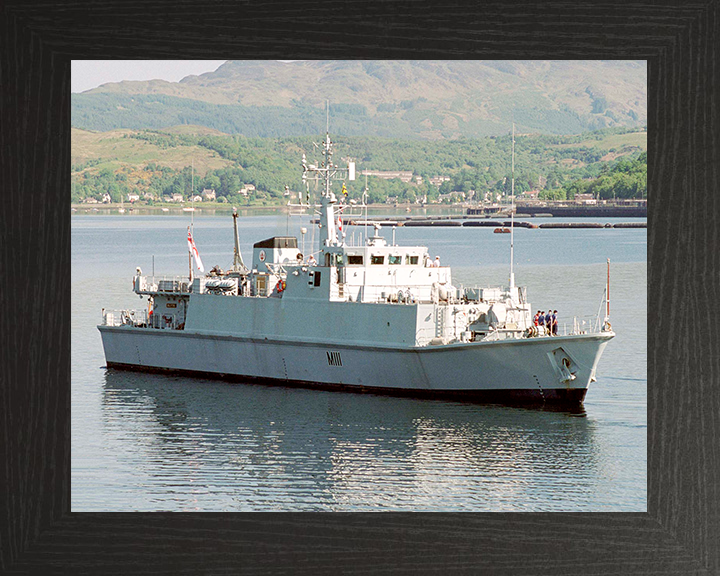 HMS Blyth (M111) Royal Navy Sandown Class Minehunter Starboard View Photo Print Wall Art Decor Posters, Prints, & Visual Artwork Hampshire Prints 10 x 8 Black Frame No