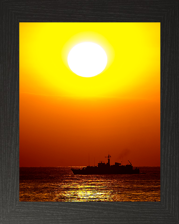 HMS Pembroke (M107) Photo Print - At Sunset 2010 - Royal Navy Sandown Class Minehunter Hampshire Prints 10 x 8 Black Frame No