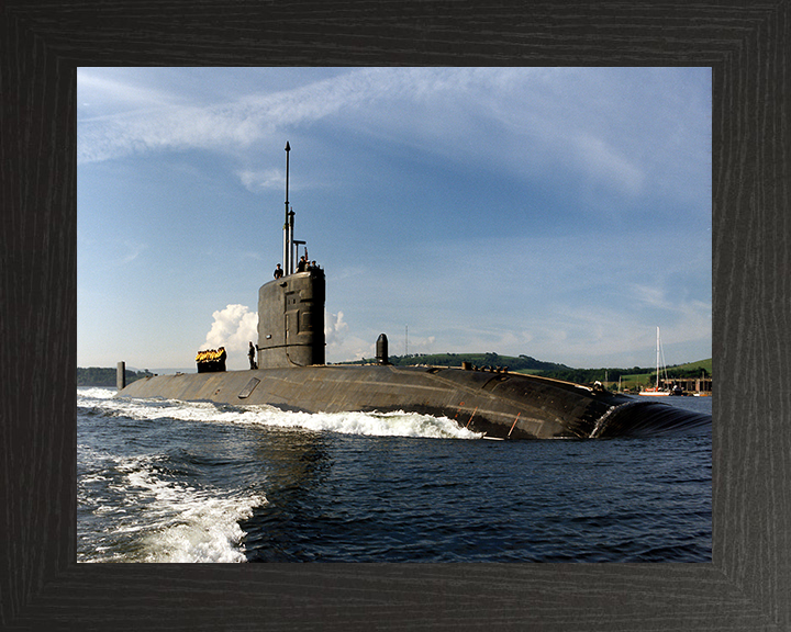 HMS Triumph (S93) Photo Print - Clyde 1991 - Royal Navy Trafalgar Class Submarine Hampshire Prints 10 x 8 Black Frame No