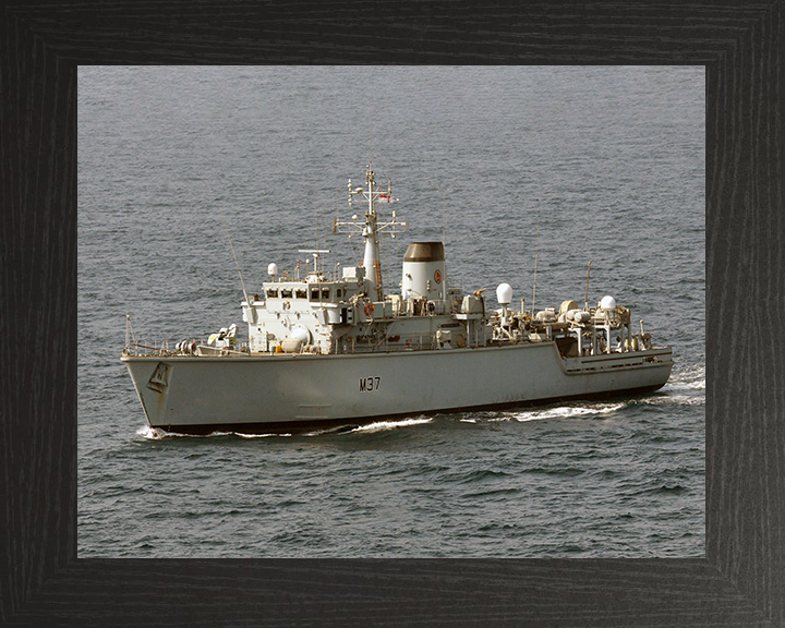 HMS Chiddingfold (M37) Royal Navy Hunt Class Minehunter Port Side View Photo Print Wall Art Decor Posters, Prints, & Visual Artwork Hampshire Prints 10 x 8 Black Frame No