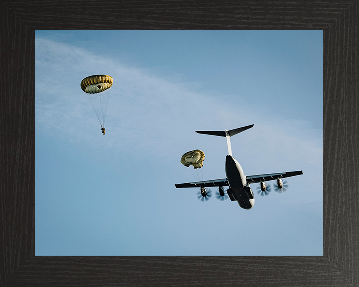 Parachute Regiment Soldier Parachuting Photo Print - British Army Hampshire Prints 10 x 8 Black Frame No