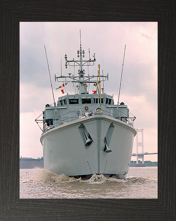 HMS Berkeley (M40) Royal Navy Hunt Class Mine Warfare Vessel Bow View Photo Print Wall Art Decor Posters, Prints, & Visual Artwork Hampshire Prints 10 x 8 Black Frame No