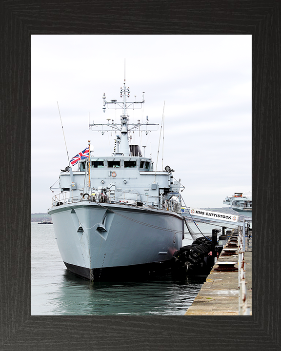 HMS Cattistock (M31) Royal Navy Hunt Class MineHunter Alongside in Portsmouth Photo Print Wall Art Decor Posters, Prints, & Visual Artwork Hampshire Prints 10 x 8 Black Frame No