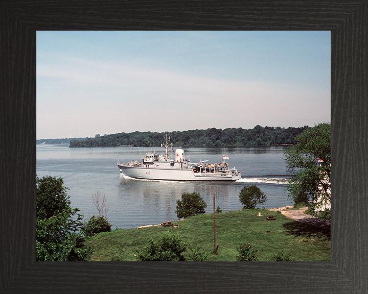 HMS Dulverton (M35) Royal Navy Hunt Class Mine Warfare Vessel USA 1985 Photo Print Wall Art Decor Posters, Prints, & Visual Artwork Hampshire Prints 10 x 8 Black Frame No