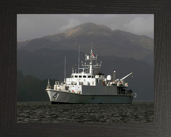 HMS Shoreham M112 | Photo Print | Framed Print | Sandown Class | Minehunter | Royal Navy Hampshire Prints
