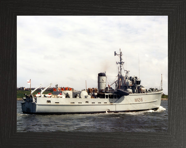 HMS Crofton M1216 Royal Navy Ton class minesweeper Photo Print or Framed Print - Hampshire Prints