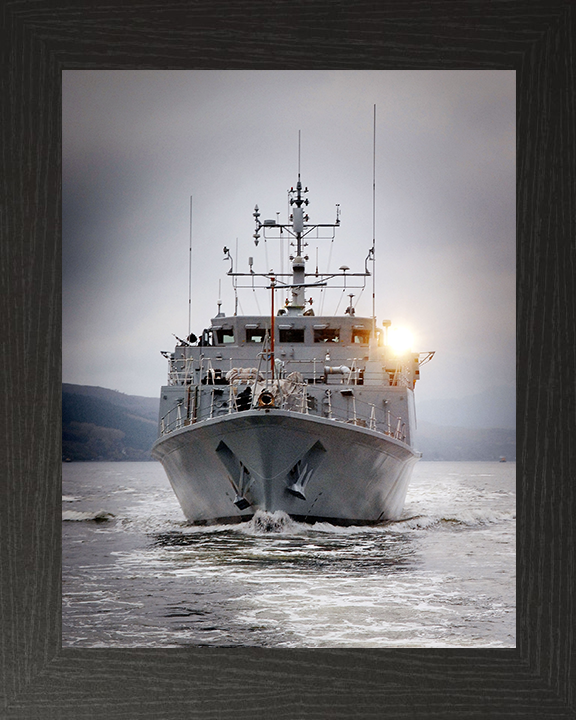 HMS Blyth (M111) Photo Print - Scotland 2008 - Royal Navy Sandown Class Minehunter Hampshire Prints 10 x 8 Black Frame No
