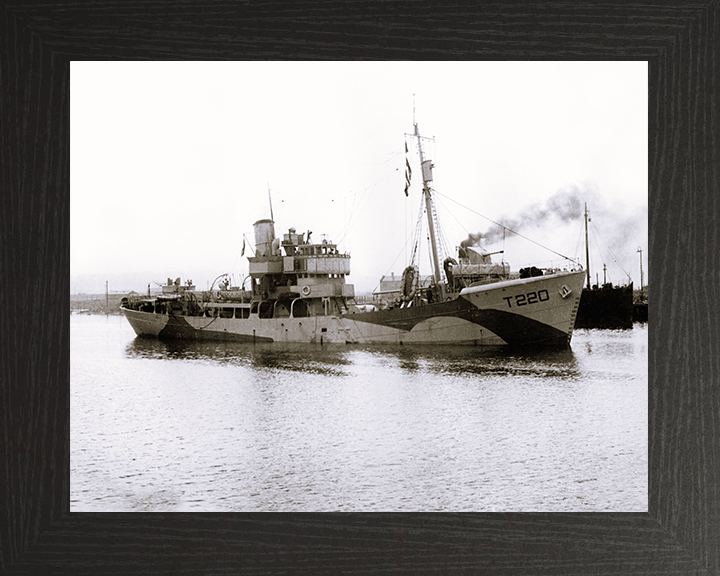 HMS Duncton (T220) Royal Navy Hills Class Trawler Leaving Harbour 1942 Photo Print Wall Art Decor Posters, Prints, & Visual Artwork Hampshire Prints 10 x 8 Black Frame No