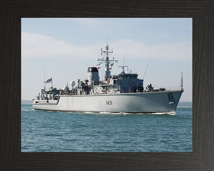 HMS Cattistock (M31) Royal Navy Hunt Class MineHunter Low Starboard View Photo Print Wall Art Decor Posters, Prints, & Visual Artwork Hampshire Prints 10 x 8 Black Frame No