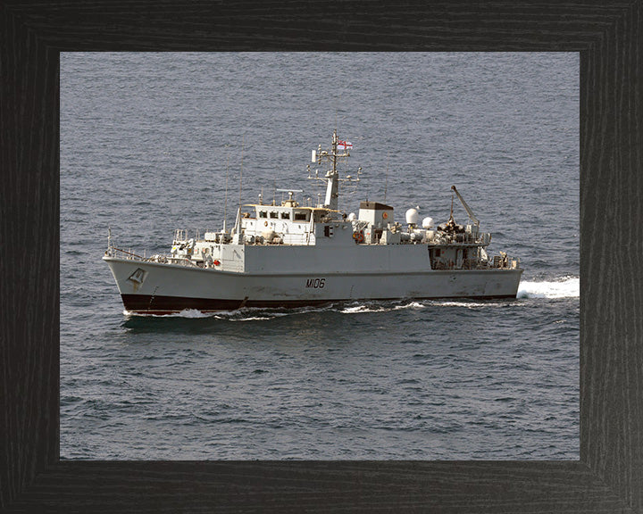 HMS Penzance M106 | Photo Print | Framed Print | Sandown Class | Minehunter | Royal Navy Hampshire Prints