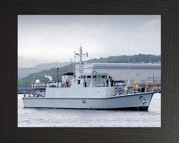 HMS Blyth (M111) Royal Navy Sandown Class Minehunter Faslane 2012 Photo Print Wall Art Decor Posters, Prints, & Visual Artwork Hampshire Prints 10 x 8 Black Frame No