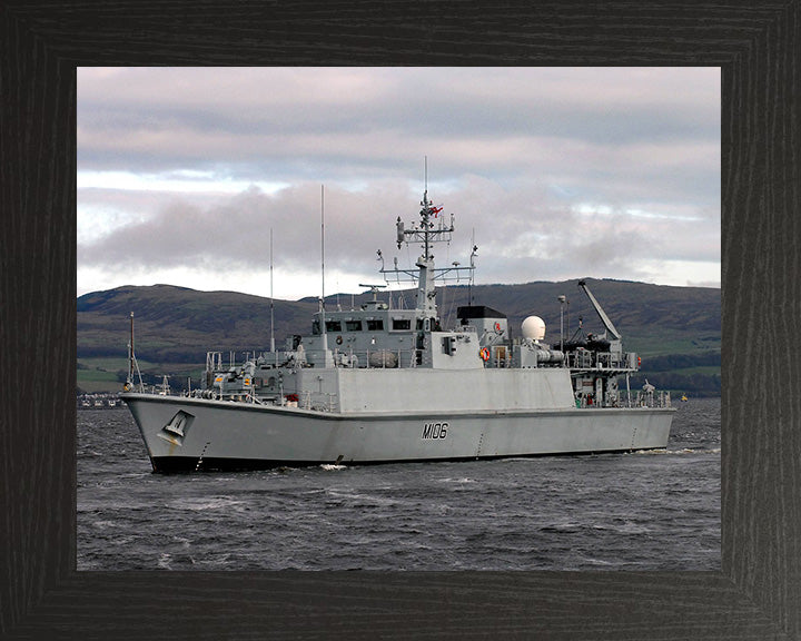 HMS Penzance M106 | Photo Print | Framed Print | Sandown Class | Minehunter | Royal Navy Hampshire Prints