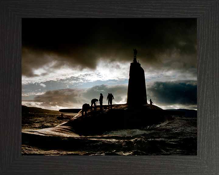 HMS Victorious (S29) Photo Print - Clyde 1995 - Royal Navy Vanguard Class Submarine Hampshire Prints 10 x 8 Black Frame No