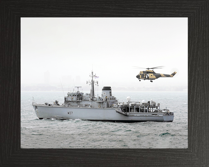 HMS Chiddingfold (M37) Royal Navy Hunt Class Minehunter With Helicopter Photo Print Wall Art Decor Posters, Prints, & Visual Artwork Hampshire Prints 10 x 8 Black Frame No