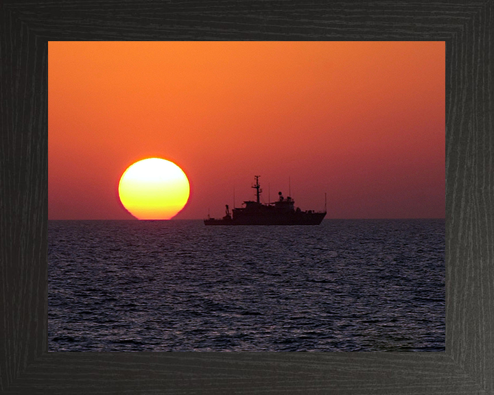 HMS Brocklesby (M33) Photo Print - Silhouette 2003 - Royal Navy Hunt Class Mine Warfare Vessel Posters, Prints, & Visual Artwork Hampshire Prints 10 x 8 Black Frame No