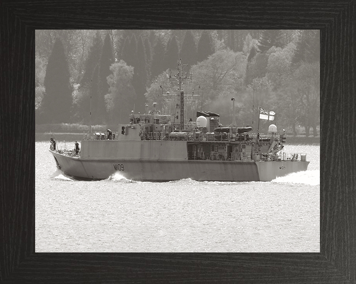 HMS Bangor (M109) Royal Navy Sandown Class Minehunter Clyde 2008 Photo Print Wall Art Decor Posters, Prints, & Visual Artwork Hampshire Prints 10 x 8 Black Frame No