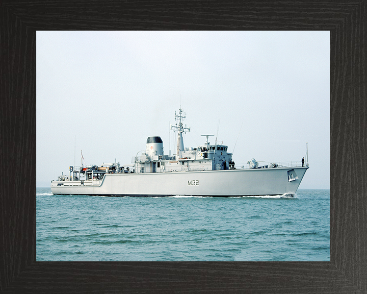 HMS Cottesmore (M32) Royal Navy Hunt Class Mine Warfare Vessel Starboard Beam View Photo Print Wall Art Decor Posters, Prints, & Visual Artwork Hampshire Prints 10 x 8 Black Frame No