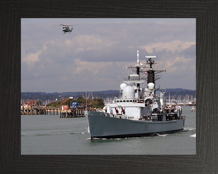 HMS Edinburgh (D97) Royal Navy Type 42 Destroyer Leaving Portsmouth 2006 Photo Print Wall Art Decor Posters, Prints, & Visual Artwork Hampshire Prints 10 x 8 Black Frame No