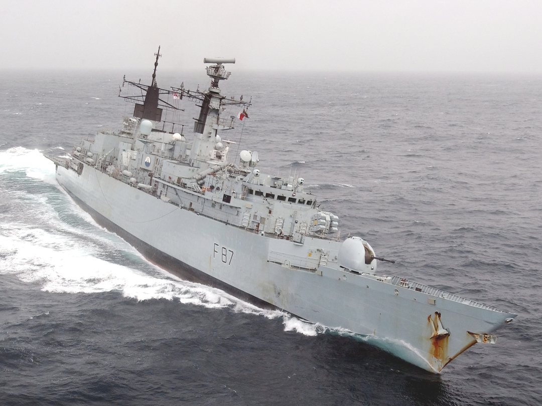 HMS Chatham (F87) Royal Navy Type 22 Frigate Listing to Port Photo Print Wall Art Decor Posters, Prints, & Visual Artwork Hampshire Prints 6 x 4 No Frame No