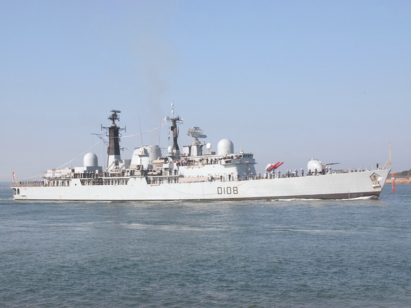 HMS Cardiff D108 Type 42 Destroyer 14 July 2005 Flying Paying off Pennant
