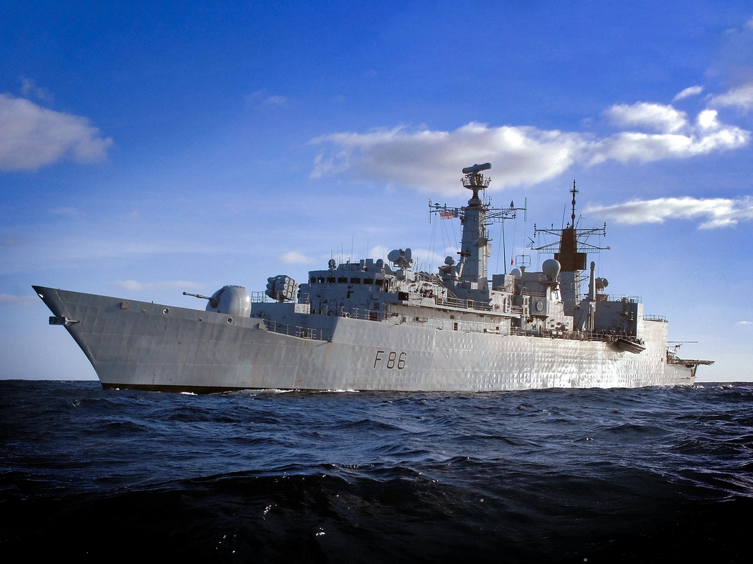 HMS Campbeltown (F86) Royal Navy Type 22 Frigate Low Port Side View Photo Print Wall Art Decor Posters, Prints, & Visual Artwork Hampshire Prints 6 x 4 No Frame No