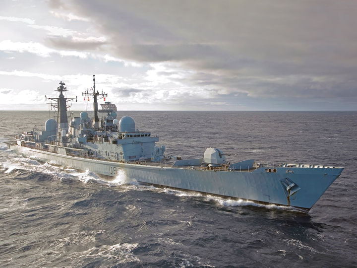 HMS Edinburgh (D97) Royal Navy Type 42 Destroyer Starboard View Photo Print Wall Art Decor Posters, Prints, & Visual Artwork Hampshire Prints 6 x 4 No Frame No