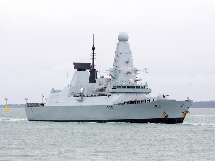 HMS Defender (D36) Royal Navy Type 45 Destroyer Entering Harbour Photo Print Wall Art Decor Posters, Prints, & Visual Artwork Hampshire Prints 6 x 4 No Frame No