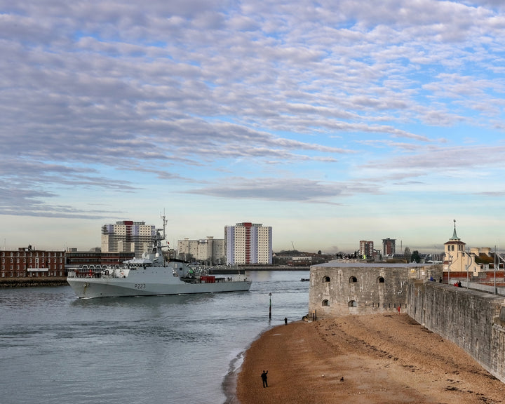 HMS Medway P223 Royal Navy River class patrol Vessel Photo Print or Framed Print - Hampshire Prints