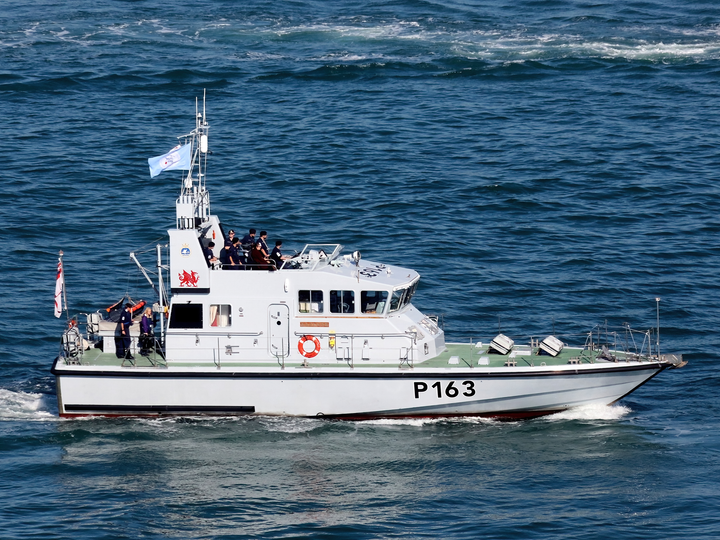 HMS Express (P163) Royal Navy Archer Class P2000 Patrol Vessel High Starboard View Photo Print Wall Art Decor - Posters, Prints, & Visual Artwork - by Hampshire Prints (image 1 of 9)